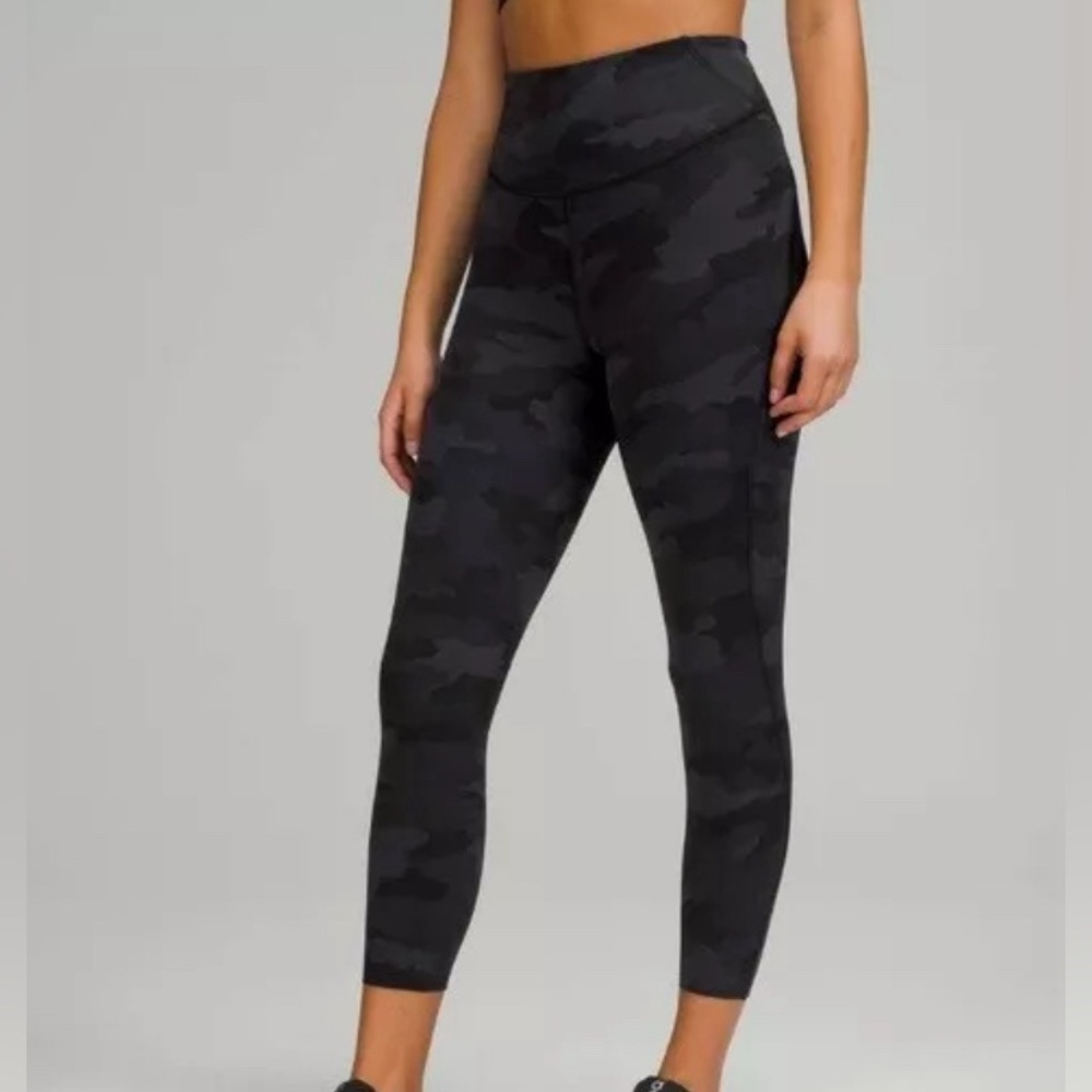 Lululemon Fast and Free High Rise Crop 23" Camo leggings- Size 0